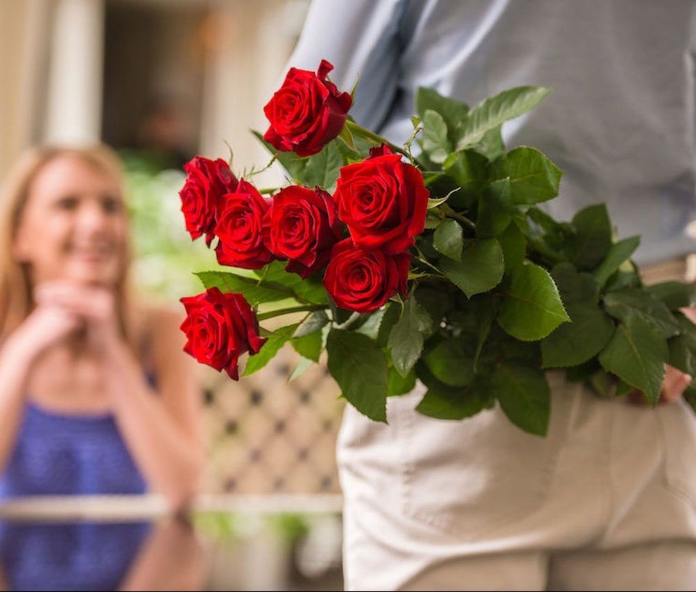 come regalare fiori a una donna